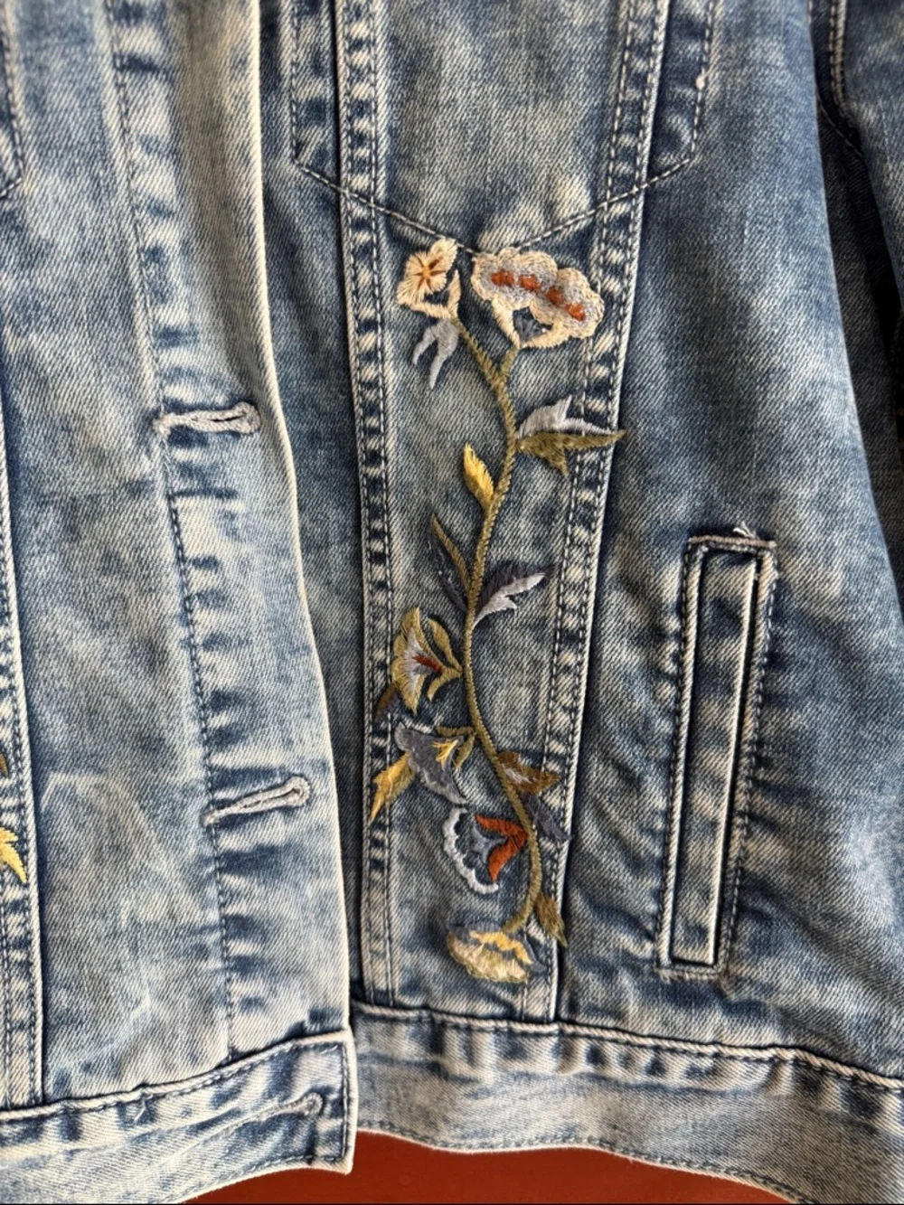 Driftwood Embroidered Floral Light Wash Denim Jacket Small - Picture 4 of 7